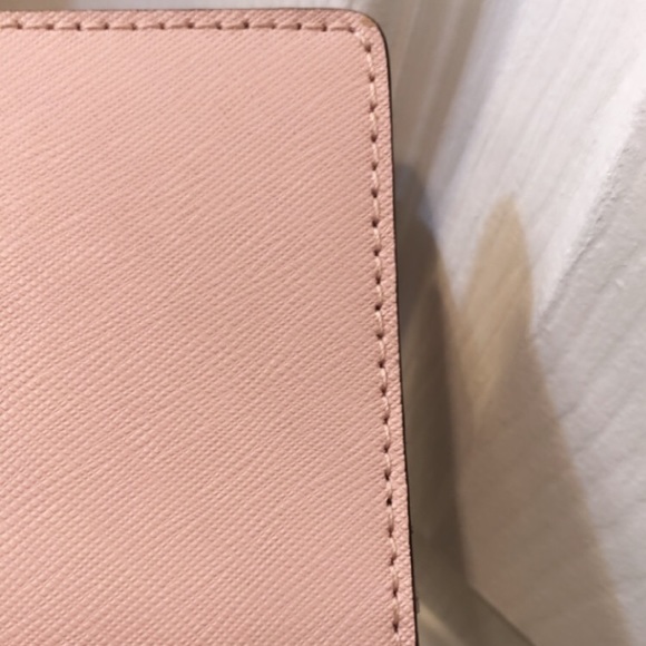 Michael kors Wallet (BABY PINK) lightly used - Picture 10 of 16